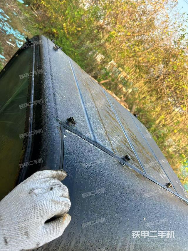 駕駛室頂部（整機外觀）