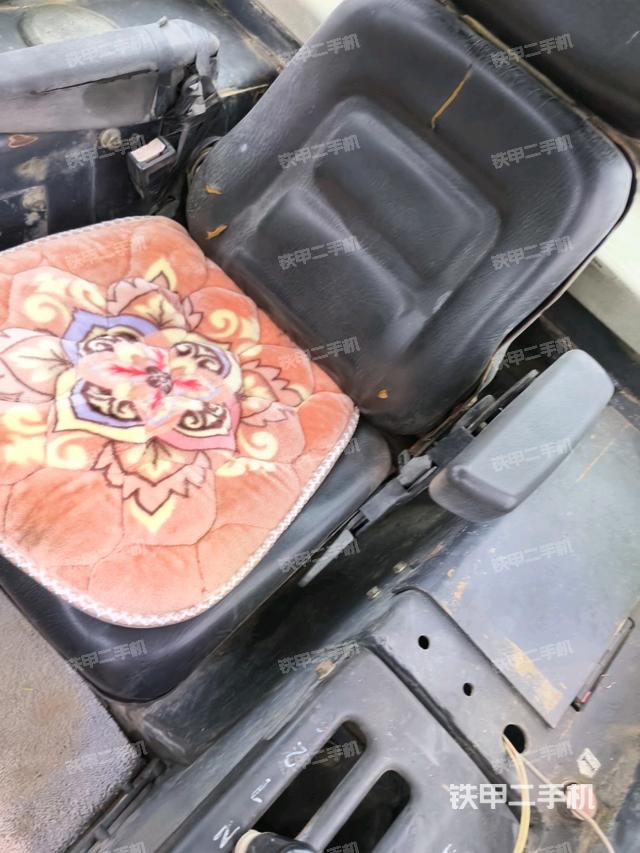 駕駛室左側全景照（推土機駕駛室）