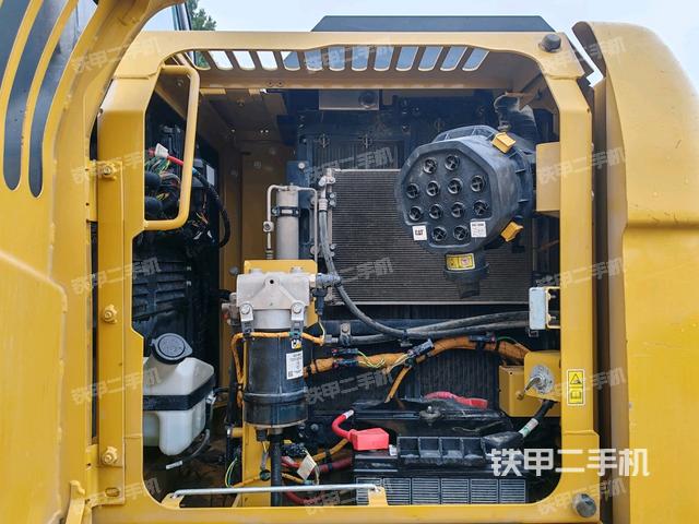 散熱器正面(大件艙室) 散熱器正面(大件艙室)