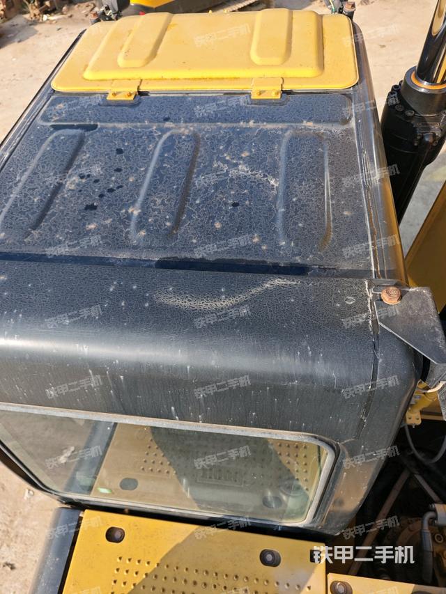 駕駛室頂部（整機外觀）