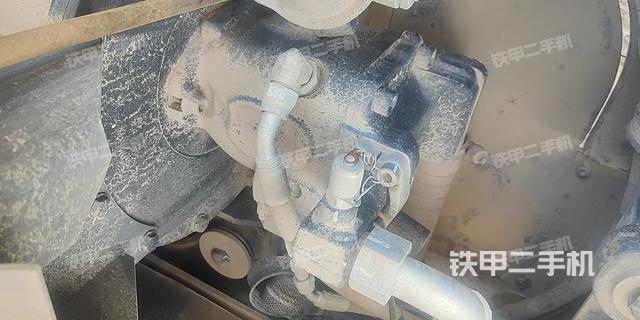 液壓泵艙室正面整體(整機(jī)外觀) 液壓泵艙室正面整體(整機(jī)外觀)