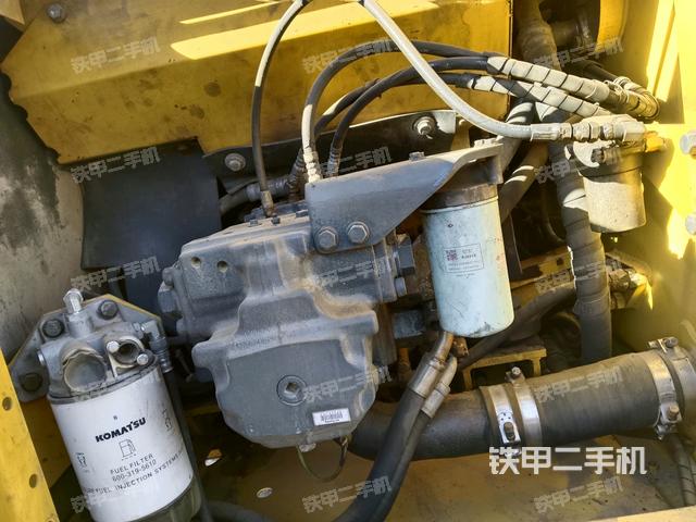 液壓泵艙室正面整體(整機(jī)外觀) 液壓泵艙室正面整體(整機(jī)外觀)