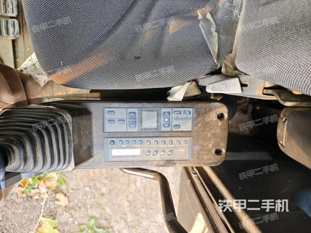 座椅左側控制臺/音響/含左手柄（駕駛室部分）