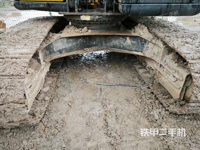 轉(zhuǎn)盤和下車架正前（工作和回轉(zhuǎn)裝置）