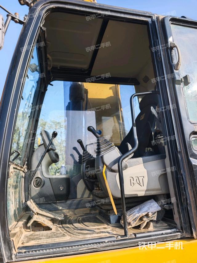 駕駛室整體（整機外觀）