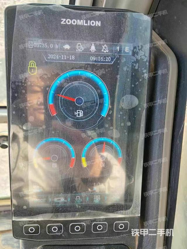 駕駛室整體（整機外觀）