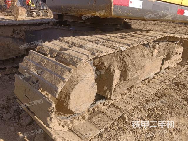 單側(cè)履帶整體(整機外觀) 單側(cè)履帶整體(整機外觀)