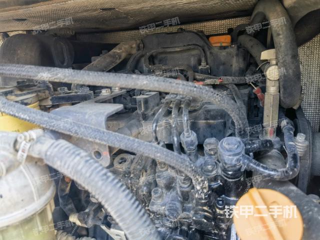 回轉(zhuǎn)馬達(dá)和主控閥（整機(jī)外觀）