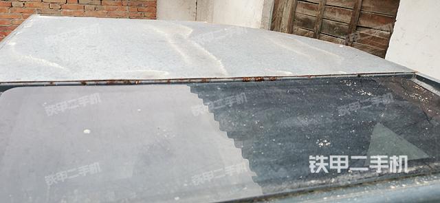 駕駛室頂部（整機外觀）