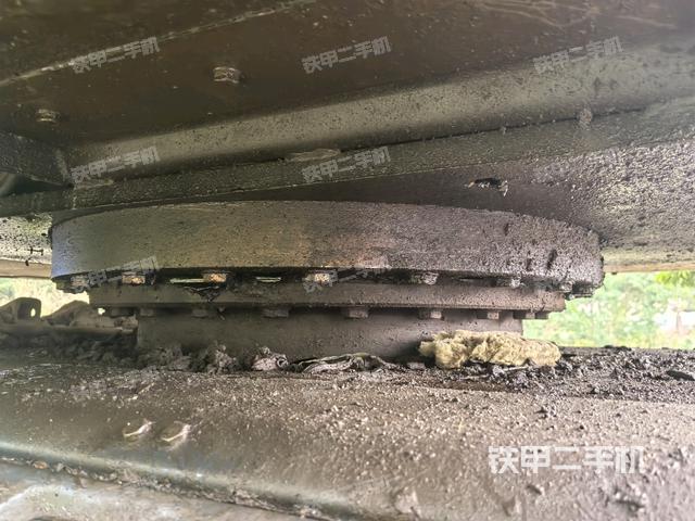 轉(zhuǎn)盤和下車架正前(工作和回轉(zhuǎn)裝置) 轉(zhuǎn)盤和下車架正前(工作和回轉(zhuǎn)裝置)