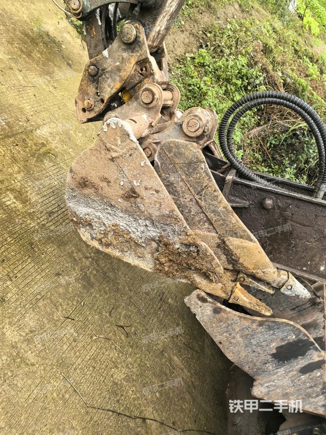 鏟斗45度(工作和回轉(zhuǎn)裝置) 鏟斗45度(工作和回轉(zhuǎn)裝置)