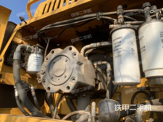 液壓泵艙室正面整體（整機(jī)外觀）