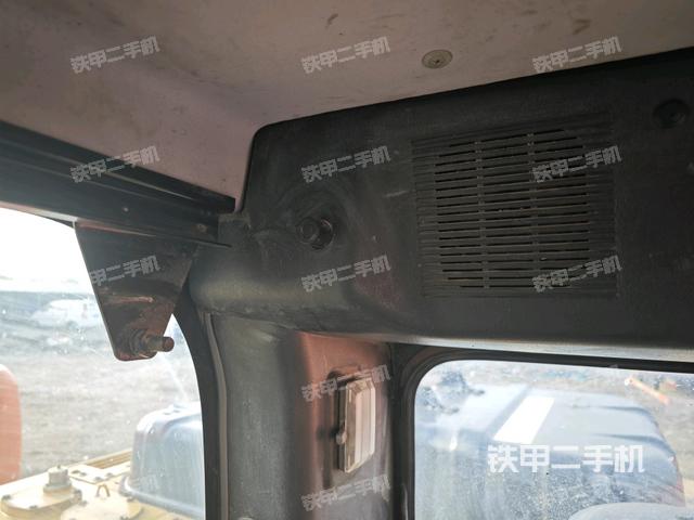 后窗玻璃角標（駕駛室部分）