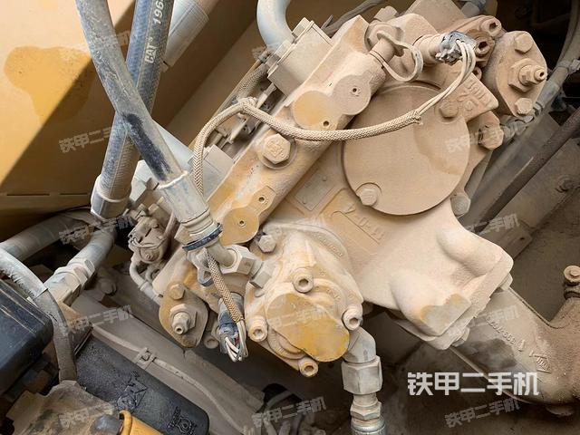 液壓泵艙室正面整體(整機(jī)外觀) 液壓泵艙室正面整體(整機(jī)外觀)