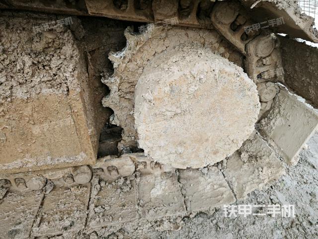 右驅(qū)動輪（行走機構(gòu)）