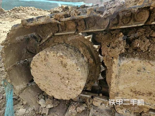 單側(cè)履帶整體(整機外觀) 單側(cè)履帶整體(整機外觀)