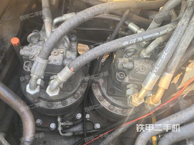 回轉(zhuǎn)馬達(dá)和主控閥（整機(jī)外觀）