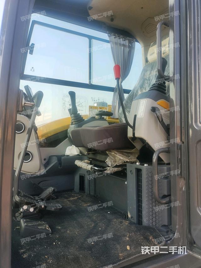 ?駕駛室正側(cè)(駕駛室部分) ?駕駛室正側(cè)(駕駛室部分)