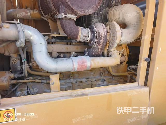 發(fā)動(dòng)機(jī)右側(cè)（整機(jī)外觀及大件）