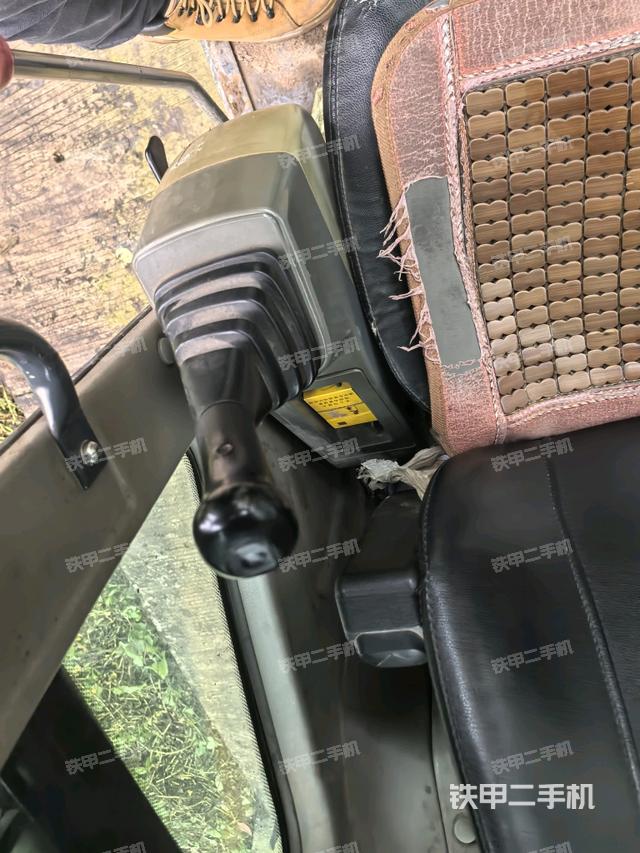 座椅左側(cè)控制臺(tái)/音響/含左手柄(駕駛室部分) 座椅左側(cè)控制臺(tái)/音響/含左手柄(駕駛室部分)