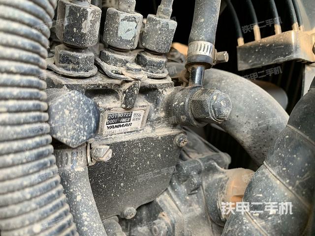 回轉(zhuǎn)馬達(dá)和主控閥(整機(jī)外觀) 回轉(zhuǎn)馬達(dá)和主控閥(整機(jī)外觀)