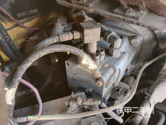 液壓泵艙室正面整體(整機外觀) 液壓泵艙室正面整體(整機外觀)