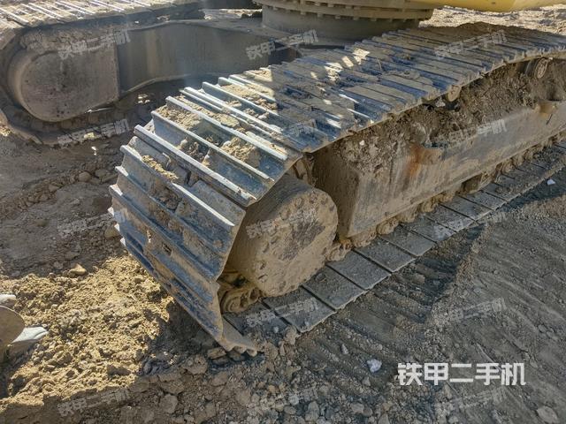 單側(cè)履帶整體(整機(jī)外觀) 單側(cè)履帶整體(整機(jī)外觀)