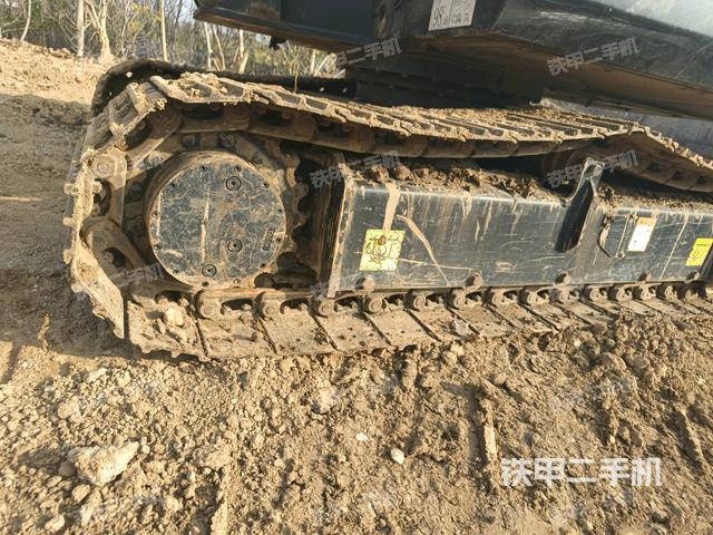 左驅(qū)動輪（行走機構(gòu)）