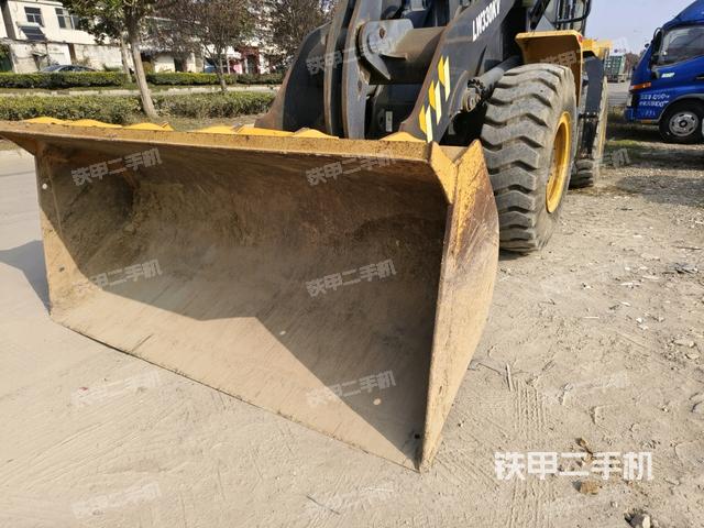 鏟斗油缸側(cè)面（工作裝置）