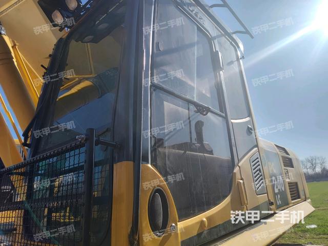 駕駛室整體(整機(jī)外觀) 駕駛室整體(整機(jī)外觀)