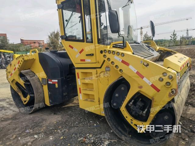 整機(jī)右側(cè)(設(shè)備外觀及核心部件) 整機(jī)右側(cè)(設(shè)備外觀及核心部件)