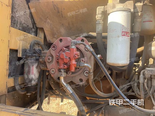 液壓泵斜45?右(大件艙室) 液壓泵斜45?右(大件艙室)