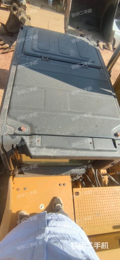 駕駛室頂部(整機外觀) 駕駛室頂部(整機外觀)