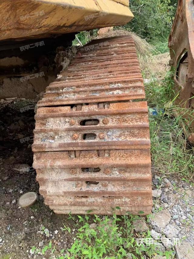 單側(cè)履帶整體(整機(jī)外觀) 單側(cè)履帶整體(整機(jī)外觀)