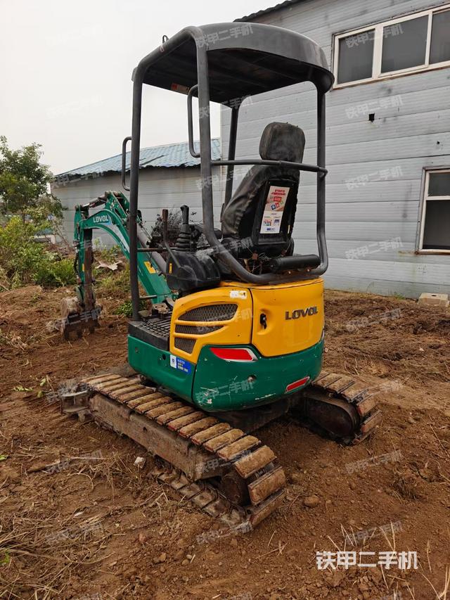 駕駛室頂部（整機外觀）