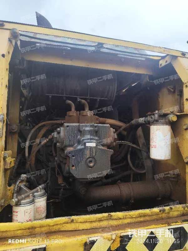 液壓泵艙室正面整體（整機外觀）