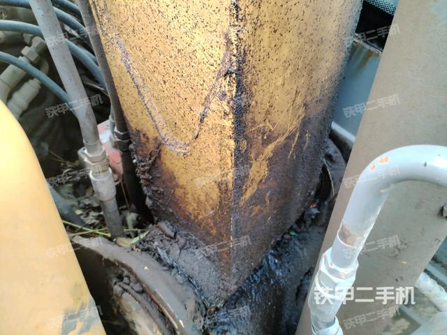 大臂根部?斜（工作和回轉(zhuǎn)裝置）