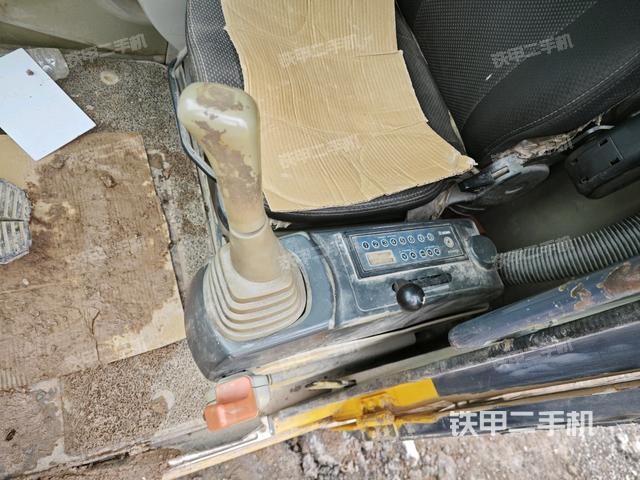 座椅左側控制臺/音響/含左手柄（駕駛室部分）