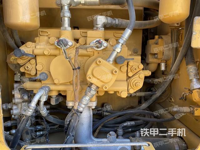 液壓泵艙室正面整體(整機(jī)外觀) 液壓泵艙室正面整體(整機(jī)外觀)