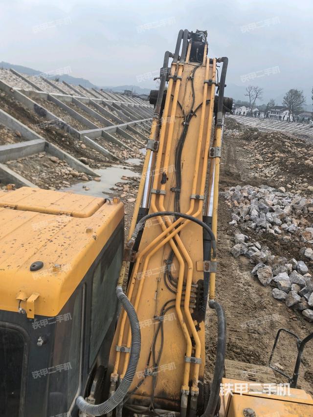 大臂背部俯視（工作和回轉(zhuǎn)裝置）