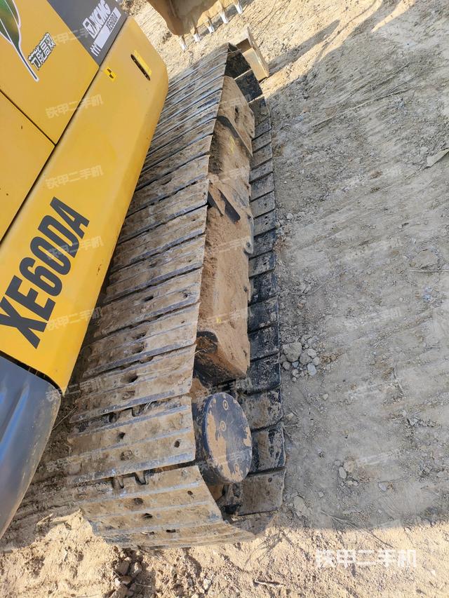 右側(cè)履帶整體?（行走機(jī)構(gòu)）