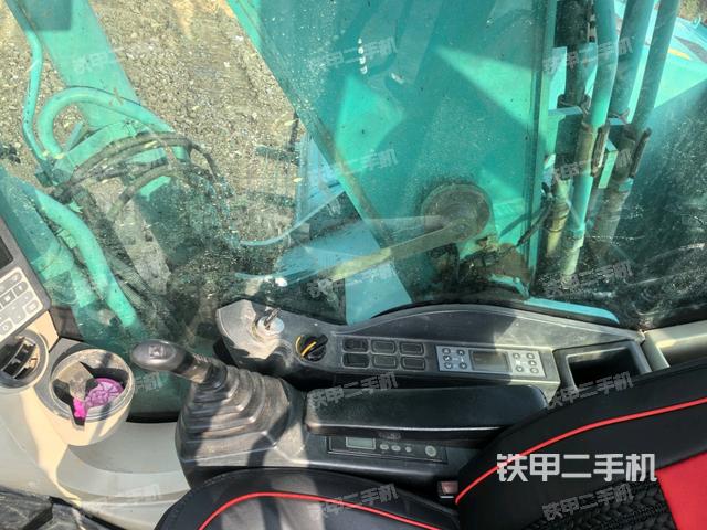 座椅右側(cè)控制臺(tái)/鑰匙門/油門/含右手柄（駕駛室部分）