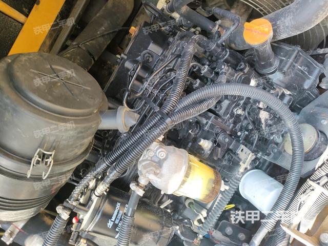 發(fā)動(dòng)機(jī)室（上車(chē)部件）