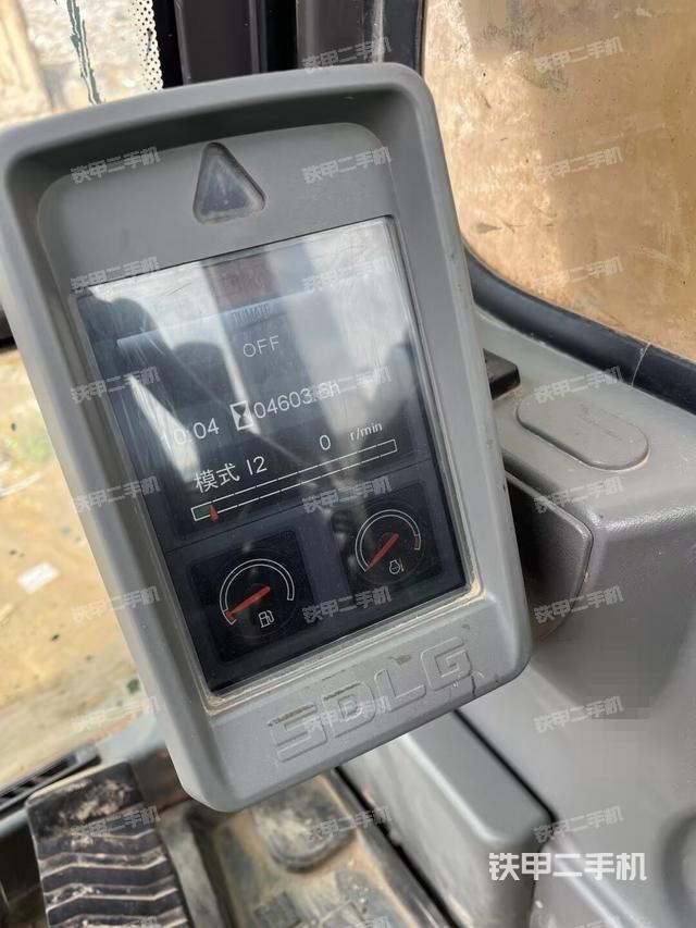 駕駛室整體(整機外觀) 駕駛室整體(整機外觀)