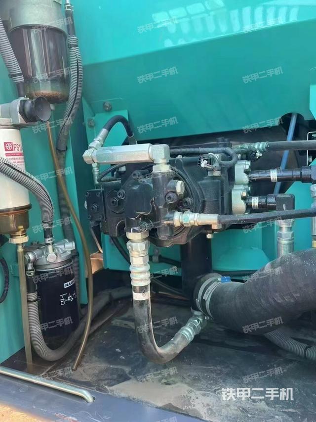 液壓泵艙室正面整體(整機(jī)外觀) 液壓泵艙室正面整體(整機(jī)外觀)