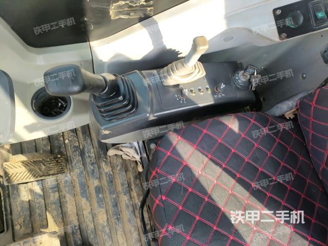 座椅右側(cè)控制臺(tái)/鑰匙門(mén)/油門(mén)/含右手柄（駕駛室部分）