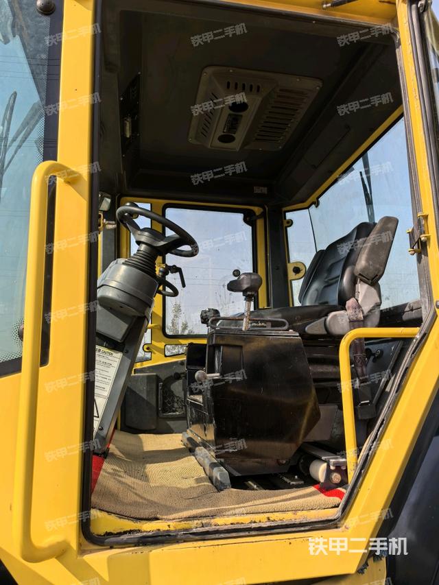 駕駛室操作臺(tái)(設(shè)備外觀及核心部件) 駕駛室操作臺(tái)(設(shè)備外觀及核心部件)