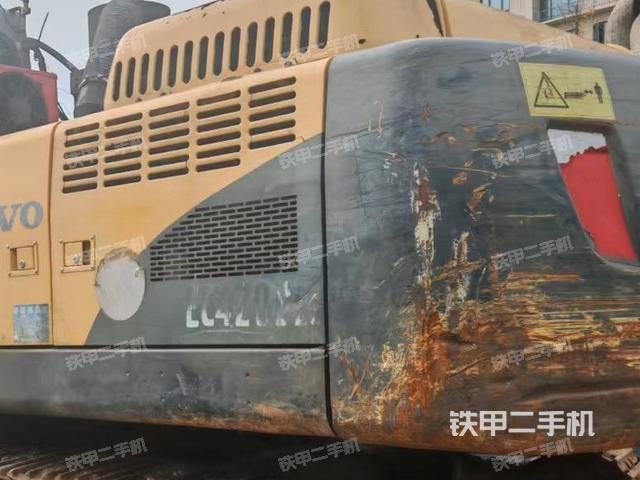 散熱器正面(大件艙室) 散熱器正面(大件艙室)