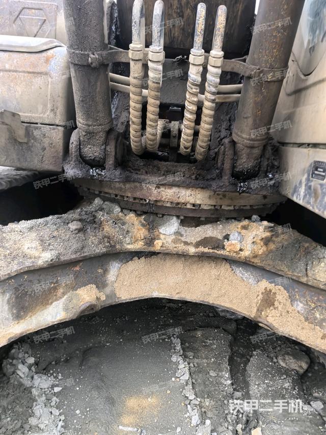 轉(zhuǎn)盤和下車架正前（工作和回轉(zhuǎn)裝置）