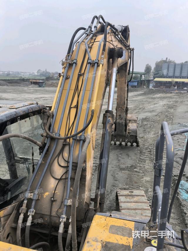 大臂背部俯視（工作和回轉(zhuǎn)裝置）